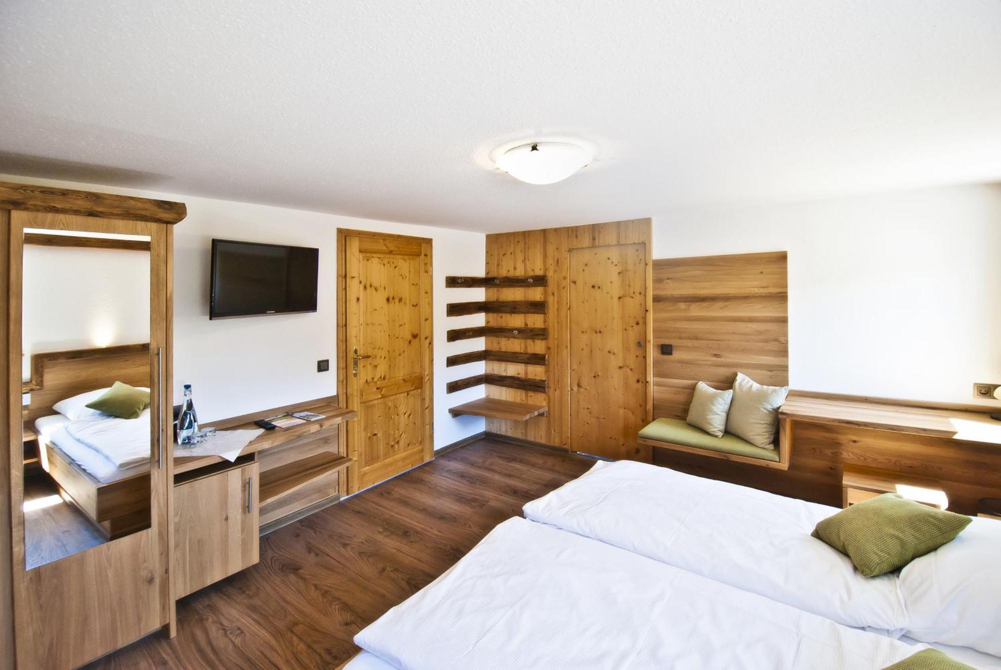 Hoehengasthaus Kolmenhof An Der Donauquelle Furtwangen im Schwarzwald Chambre photo